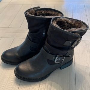 Women’s boots size 7